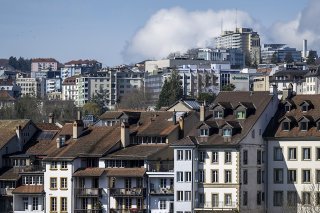 Cette hausse réglementée de 25 points de base, à 1,75%, avait alors ouvert la porte à l'augmentation par les bailleurs à hauteur de 3% des loyers indexés sur cet instrument. (KEYSTONE/Peter Schneider)